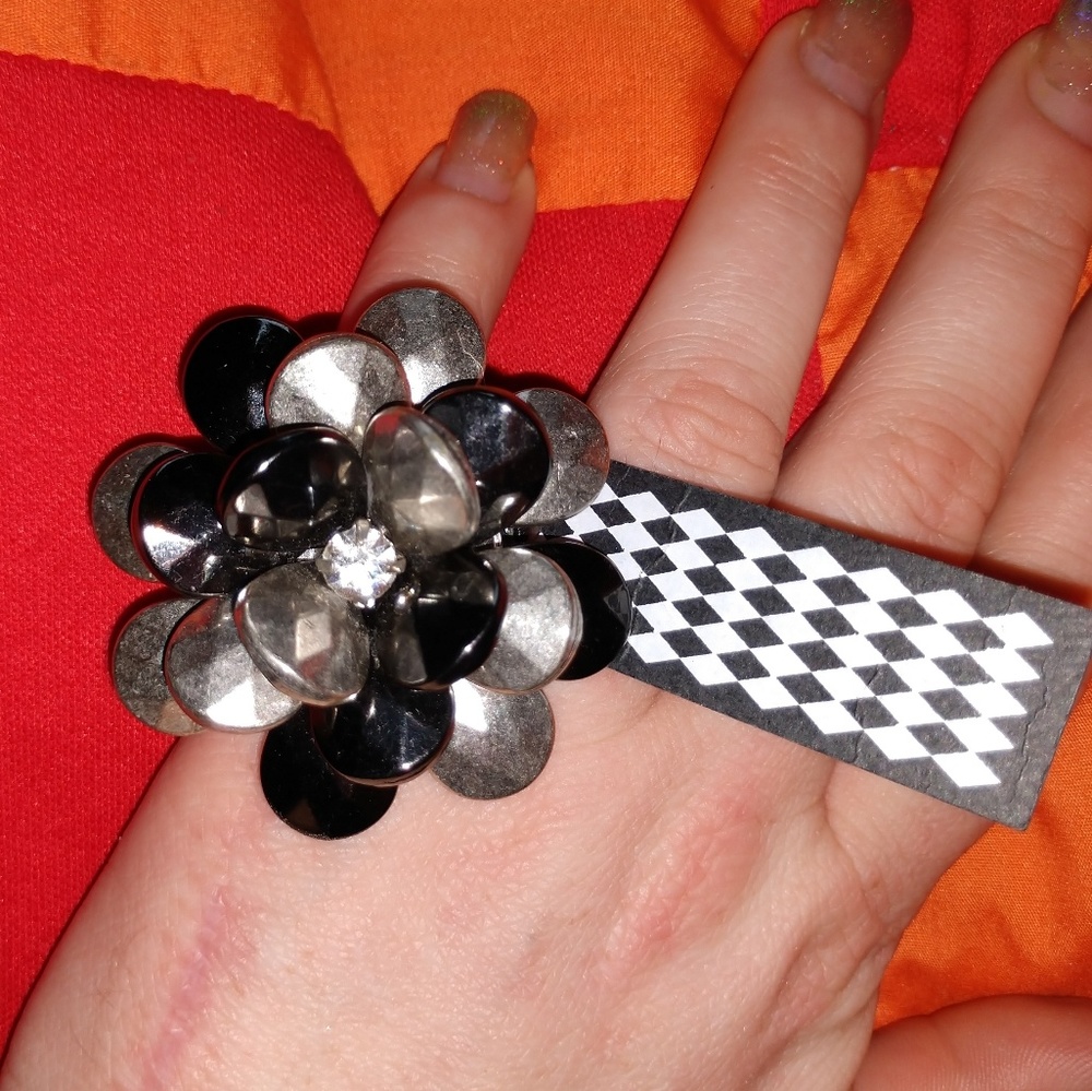 Stretchy Bling Fashion Ring NWT